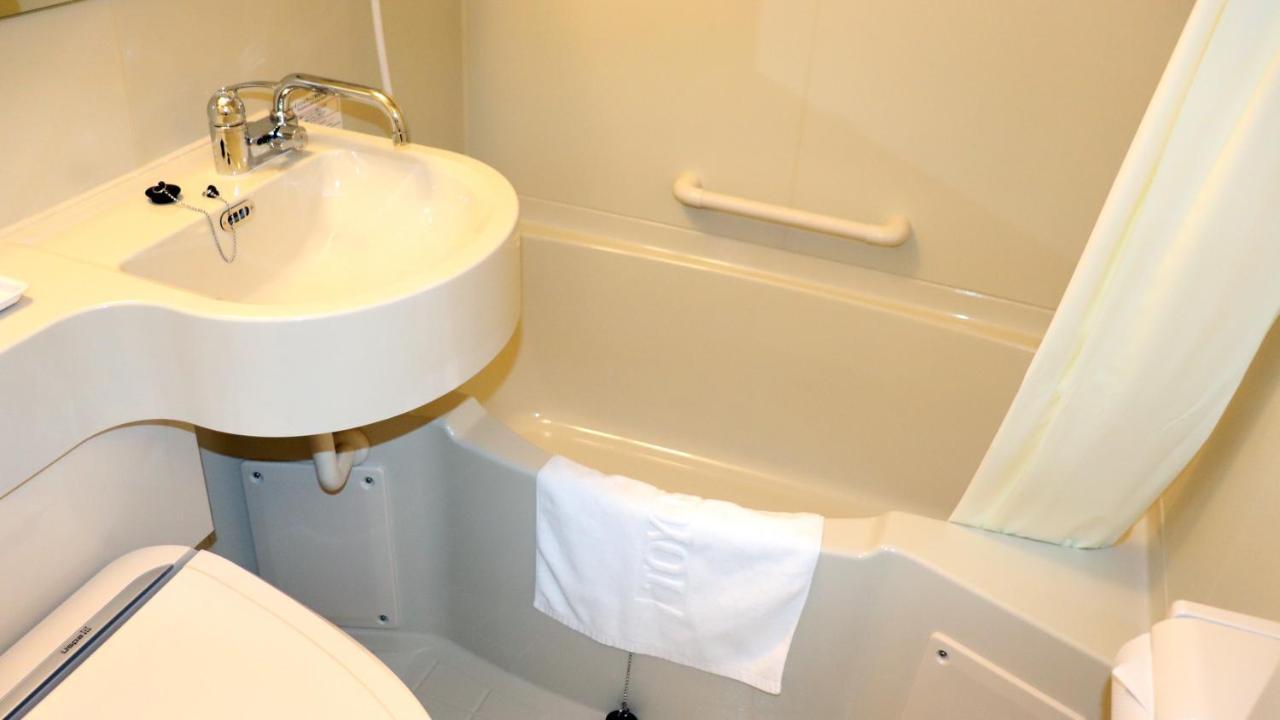 Toyoko Inn Kintetsu Yokkaichi Eki Kita Guchi Exterior foto